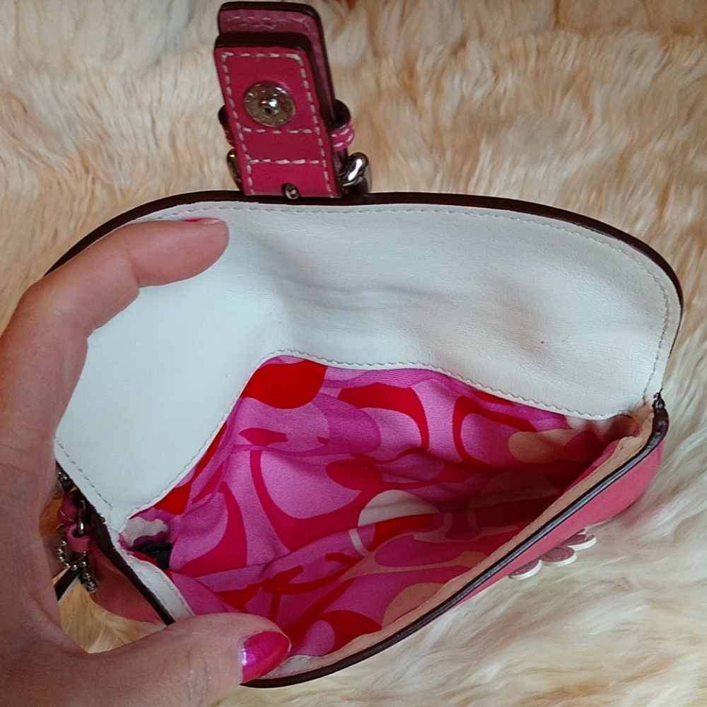 🌟Coach Wristlet ❣️🌟 - Picture 3 of 4